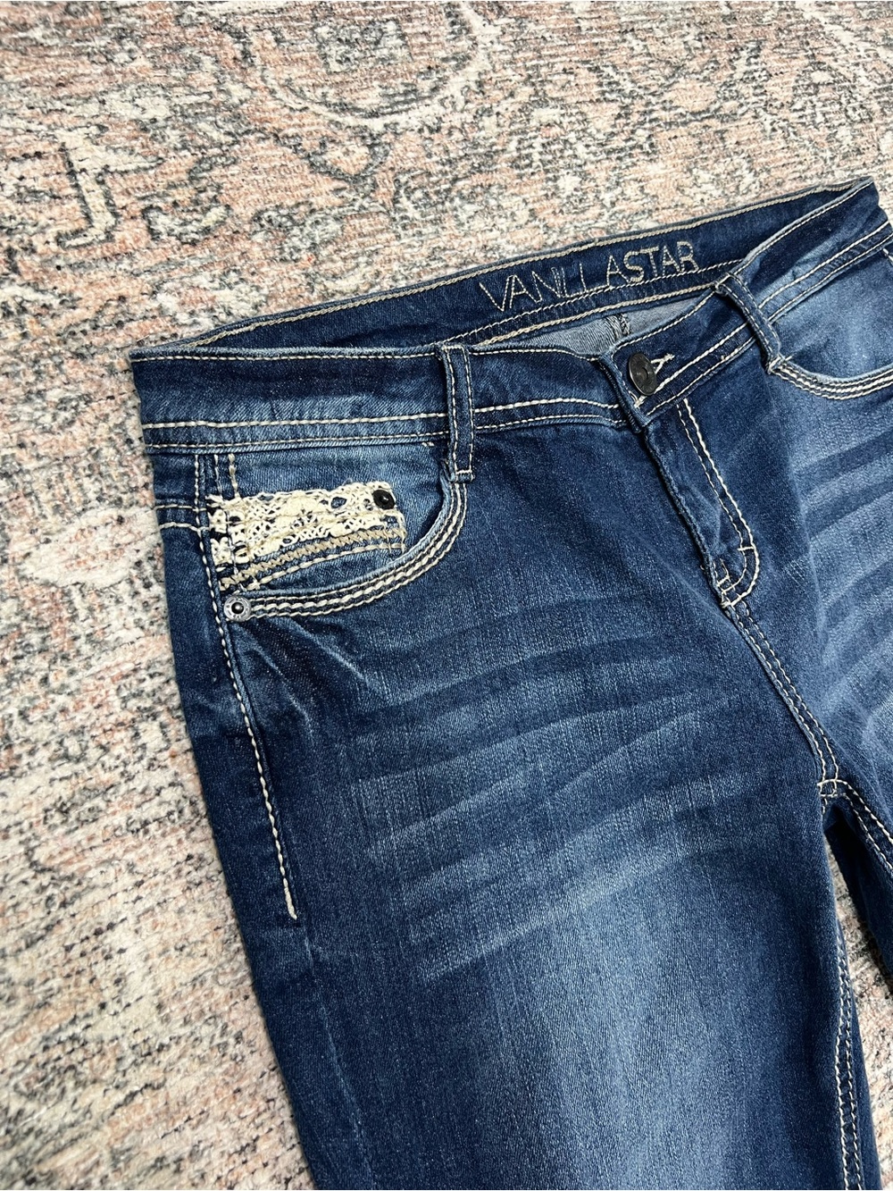 Vanilla Star Capri Jeans Crochet Flap Pocket Stretch Denim Women’s Size 11 - Picture 6 of 16
